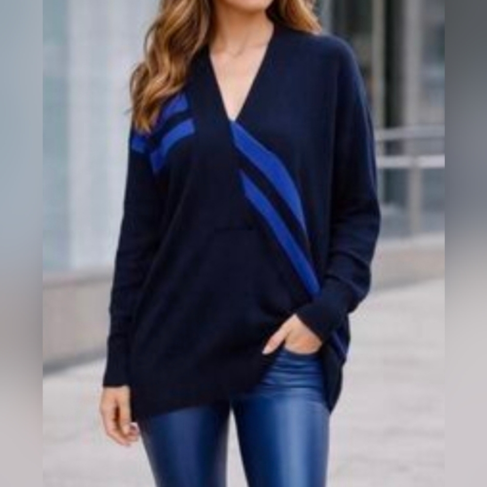 Rag & Bone Women's Navy and Royal Blue V-Neck Wool